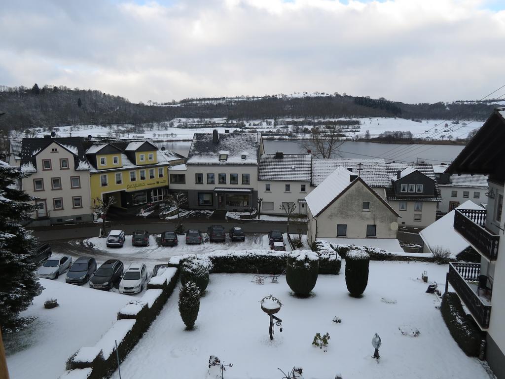 Ferienwohnungen Haus Hinneres Schalkenmehren Bilik gambar
