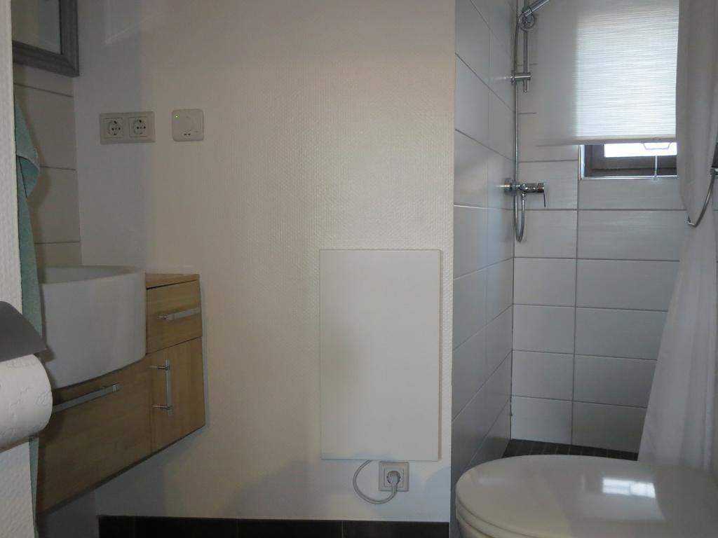 Ferienwohnungen Haus Hinneres Schalkenmehren Bilik gambar