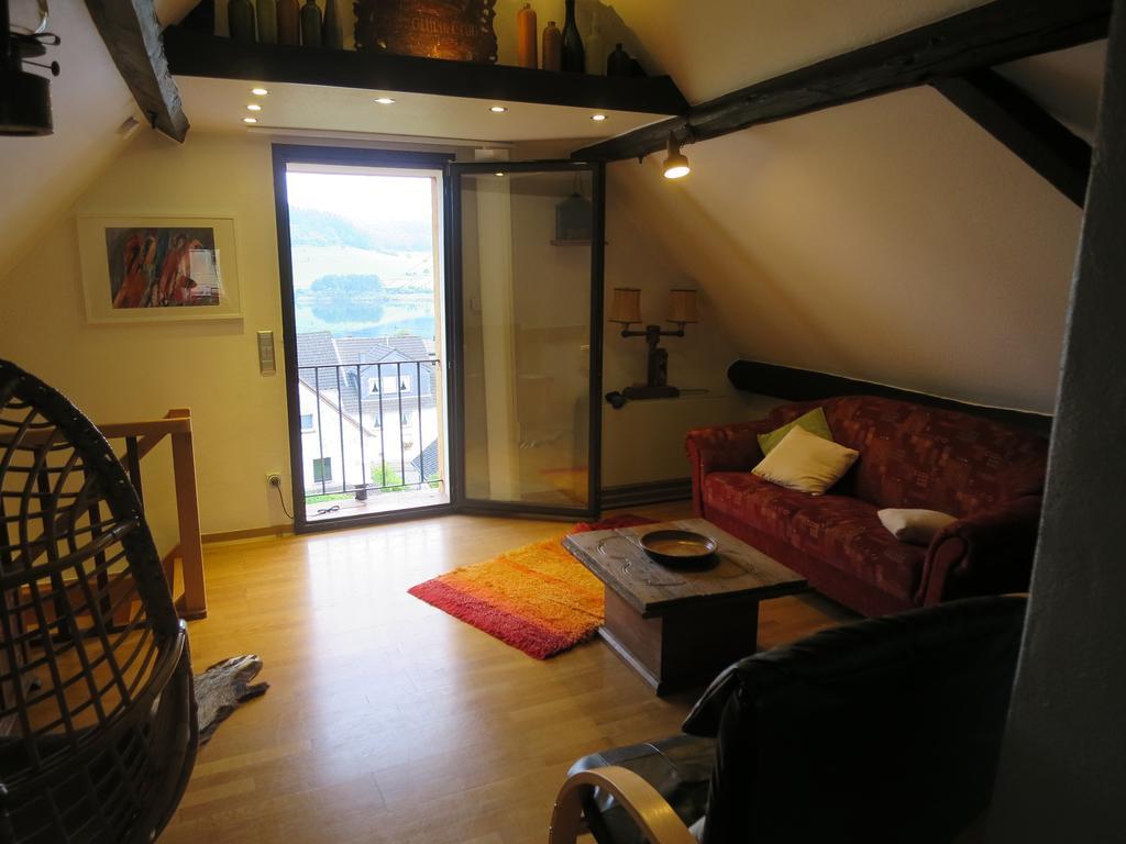 Ferienwohnungen Haus Hinneres Schalkenmehren Bilik gambar