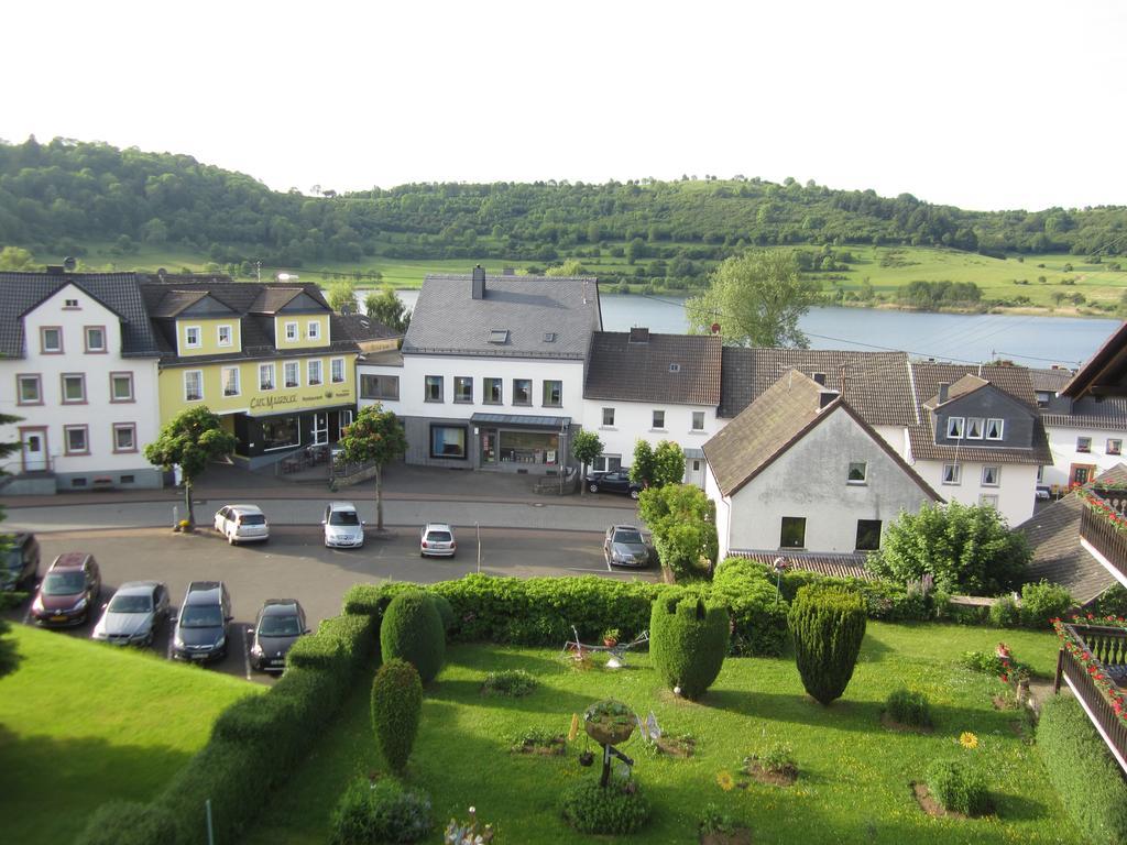 Ferienwohnungen Haus Hinneres Schalkenmehren Bilik gambar